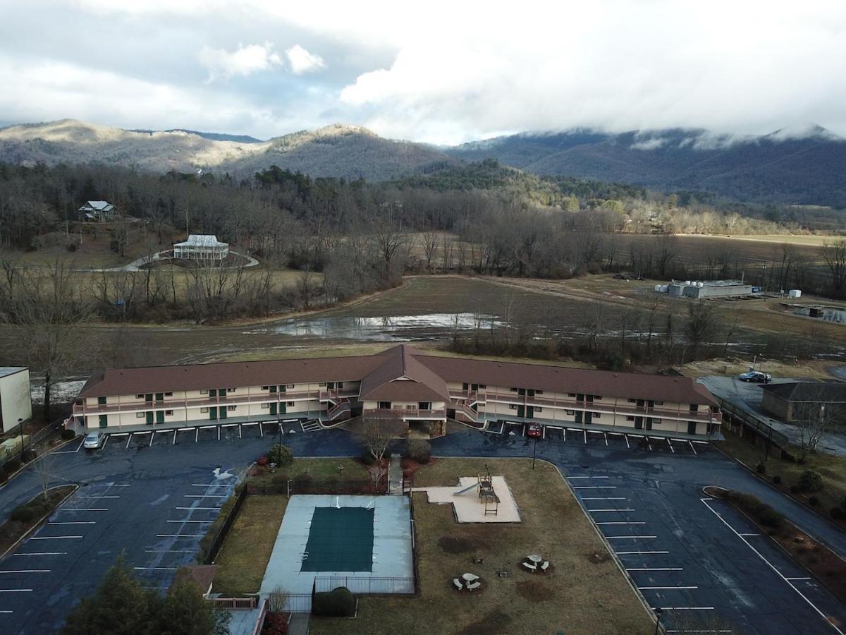 Mountain Valley 2* Dillard