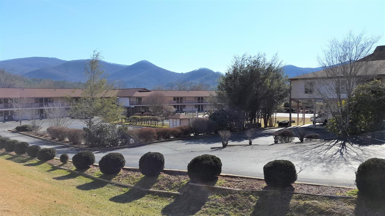 Mountain Valley Dillard