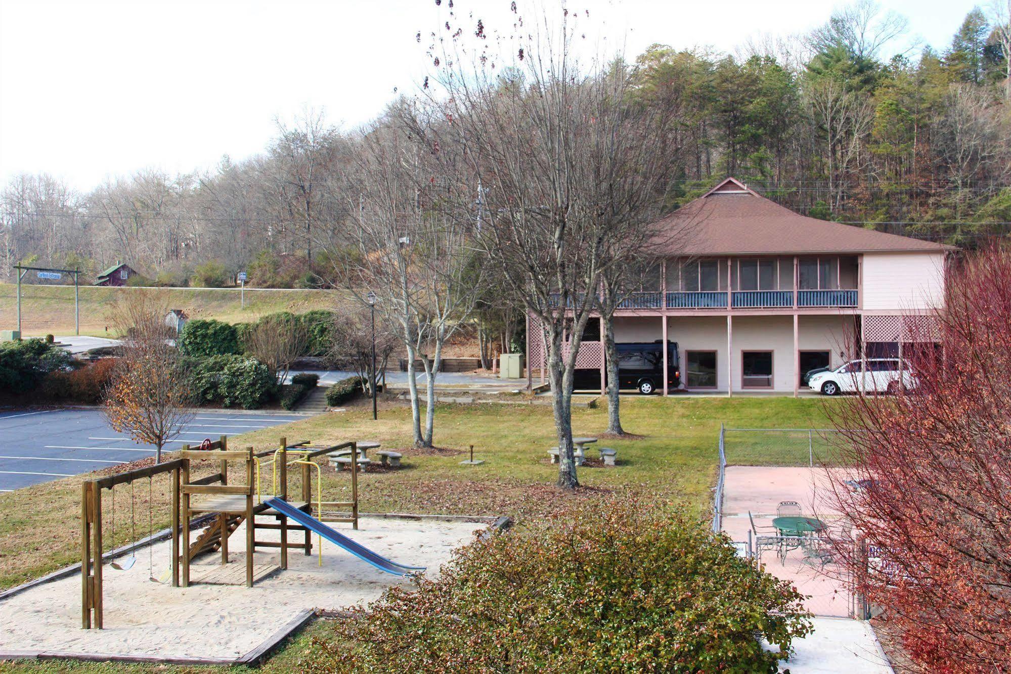 Mountain Valley 2* Dillard